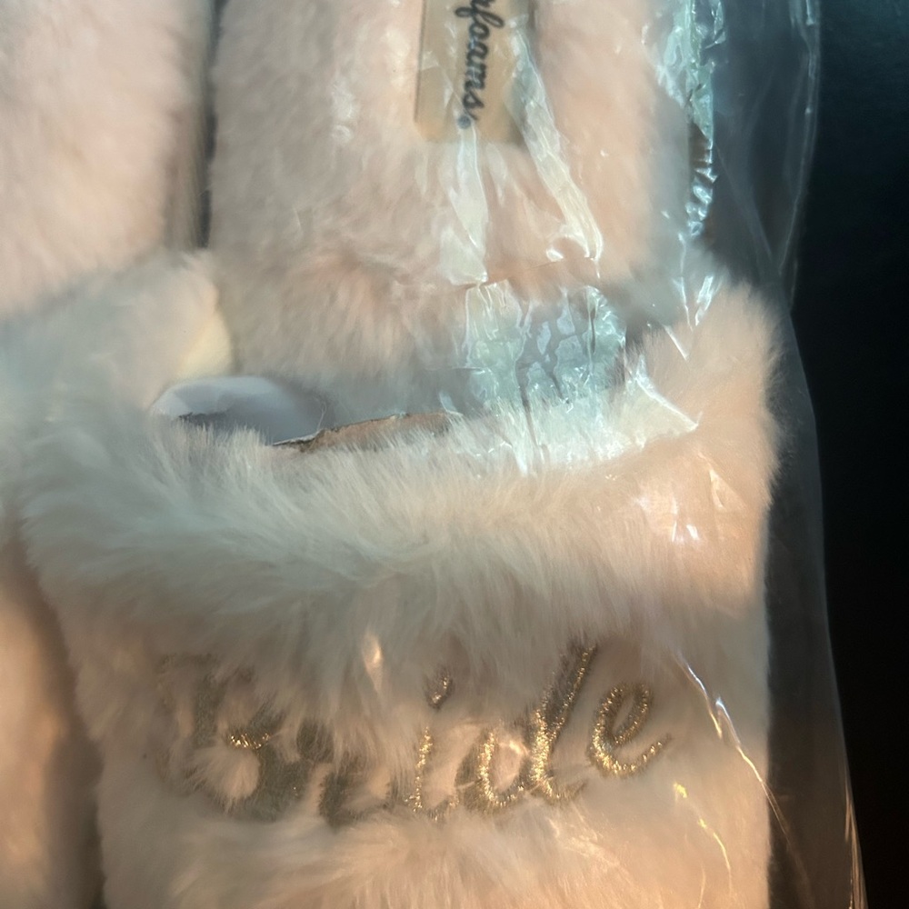 Bride To Be fur slippers